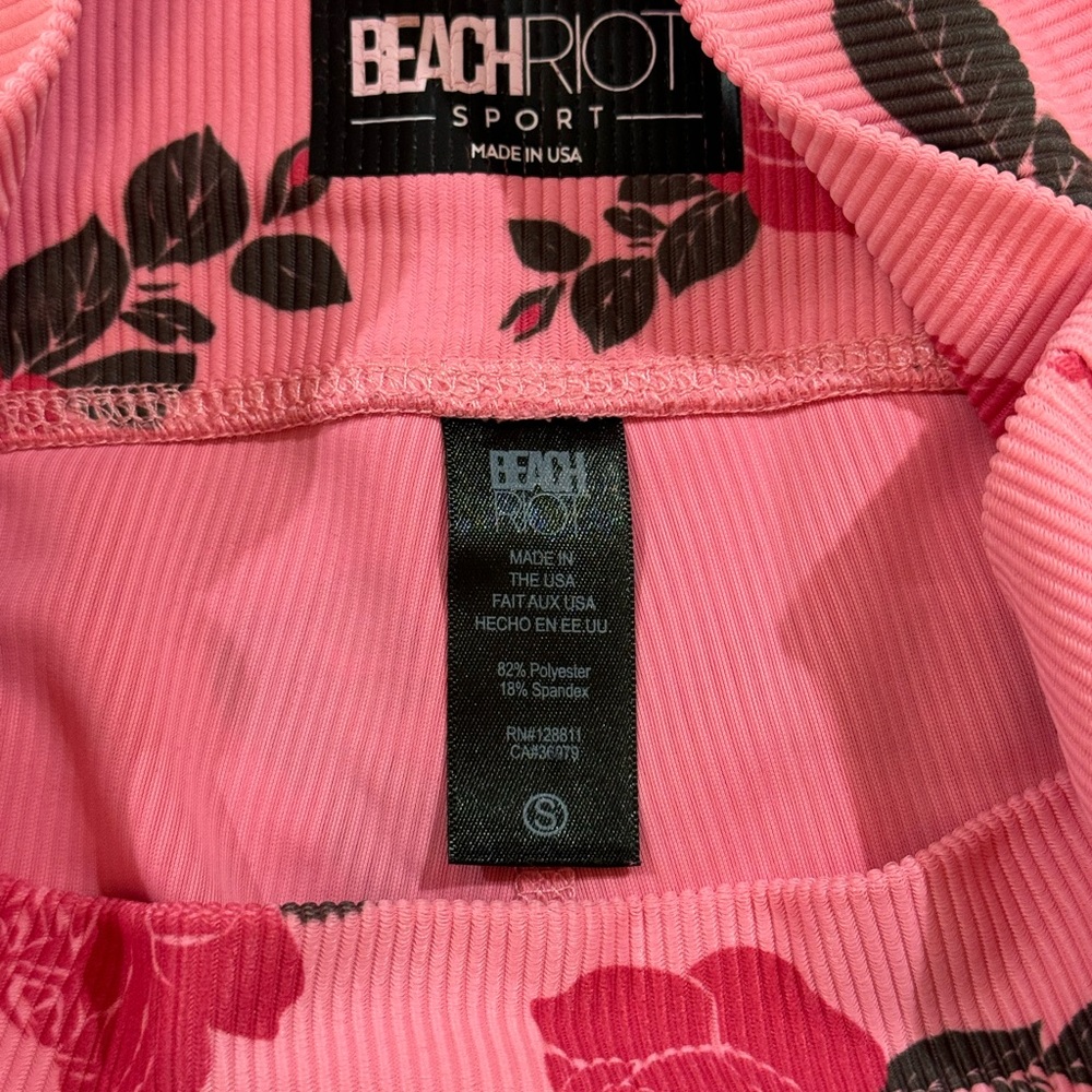 Beach Riot matching workout set. Top is size medium and bottoms are a size small - Picture 4 of 5